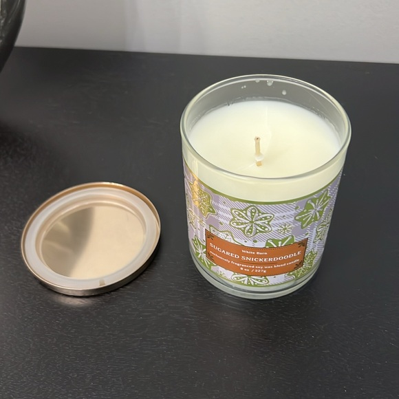 NWT Bath & Body Works/ White Barn SUGARED SNICKERDOODLE 8 oz Candle - Picture 2 of 3